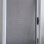 Plasă Antiinsecte Rulou – Sistem Vertical (Ușă)